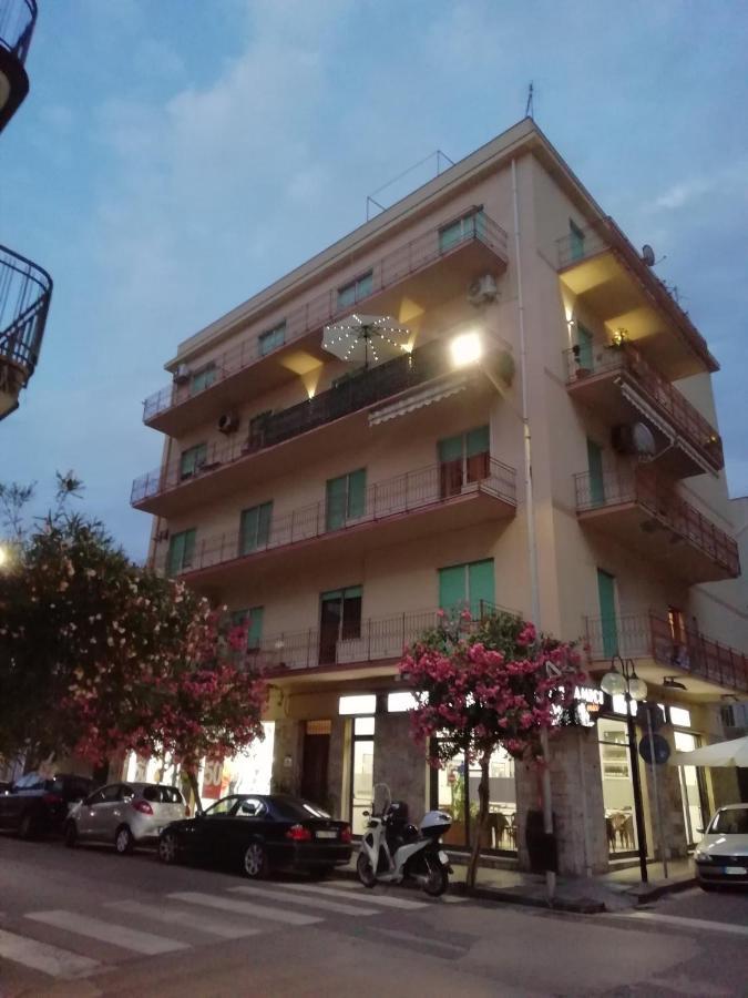B&B Del Centro Capo dʼOrlando エクステリア 写真